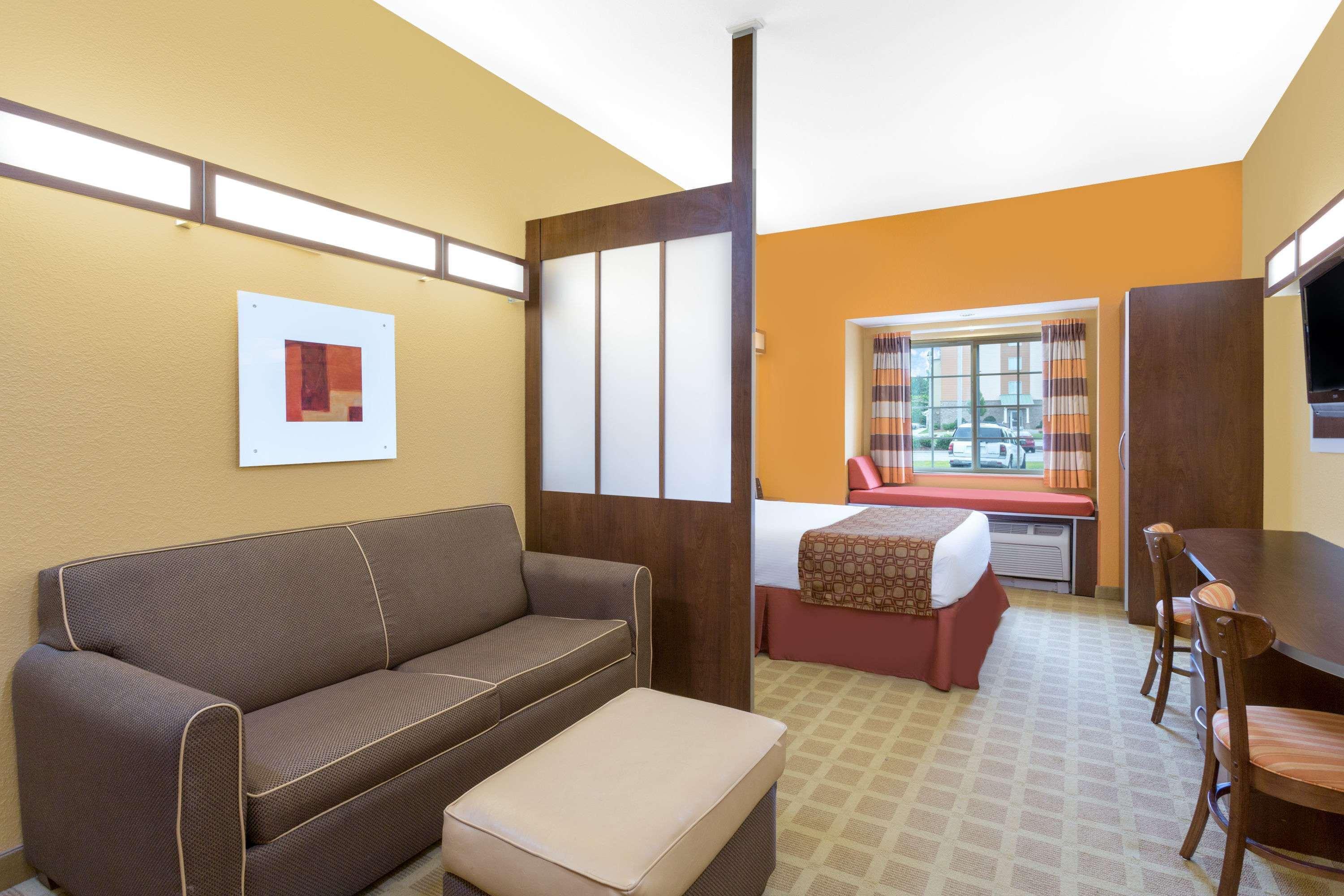 Microtel Inn & Suites By Wyndham University Medical Park Грінвілл Екстер'єр фото